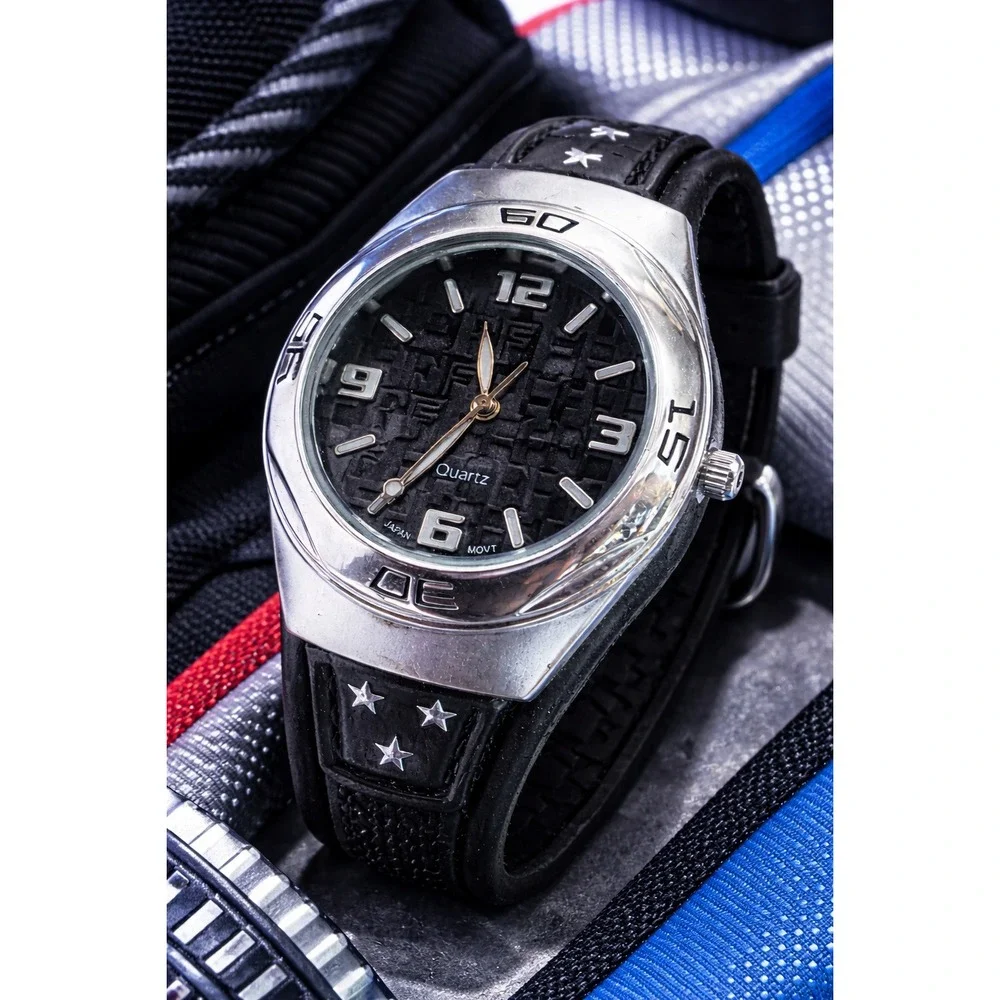 Y2K Watch Working Japan Movt Retro 2000s Star Strap Chunky Case Graphic Monogram